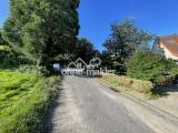 Blick Straße hoch, Nachbarn
