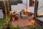 Terrasse KI-möbliert
