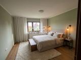Schlafzimmer KI-möbliert