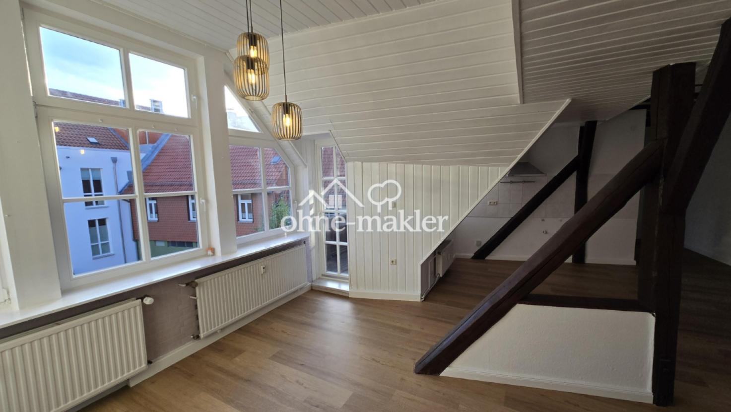 Wohnzimmer mit Balkonzugang