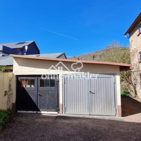 Doppelgarage im Innenhof