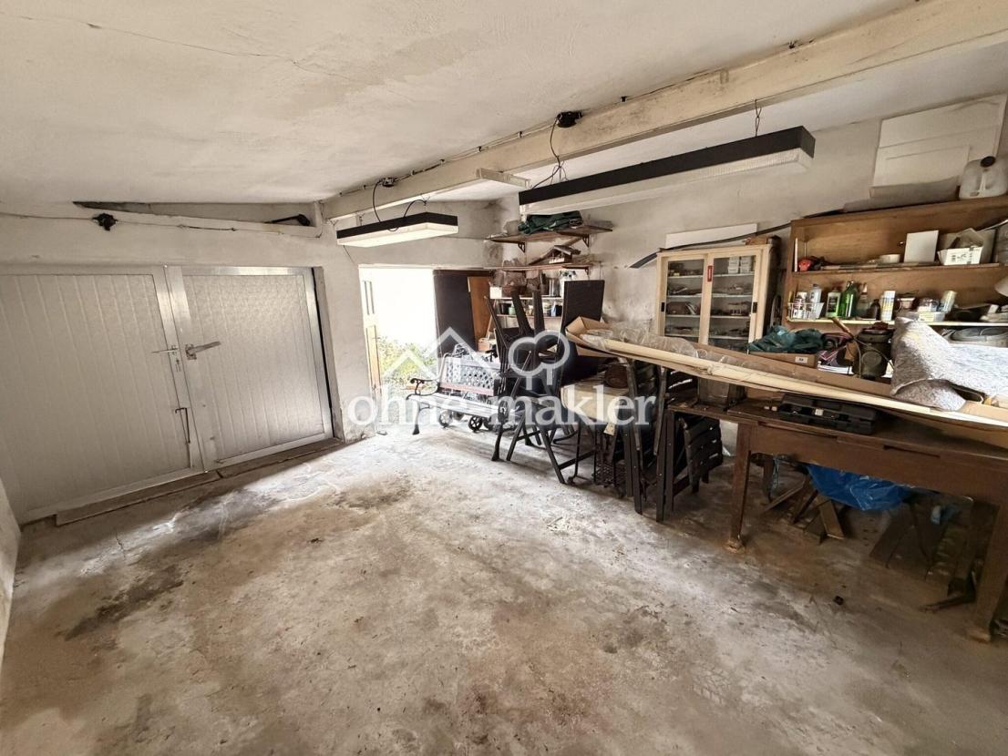 Doppelgarage mit Werkstattecke
