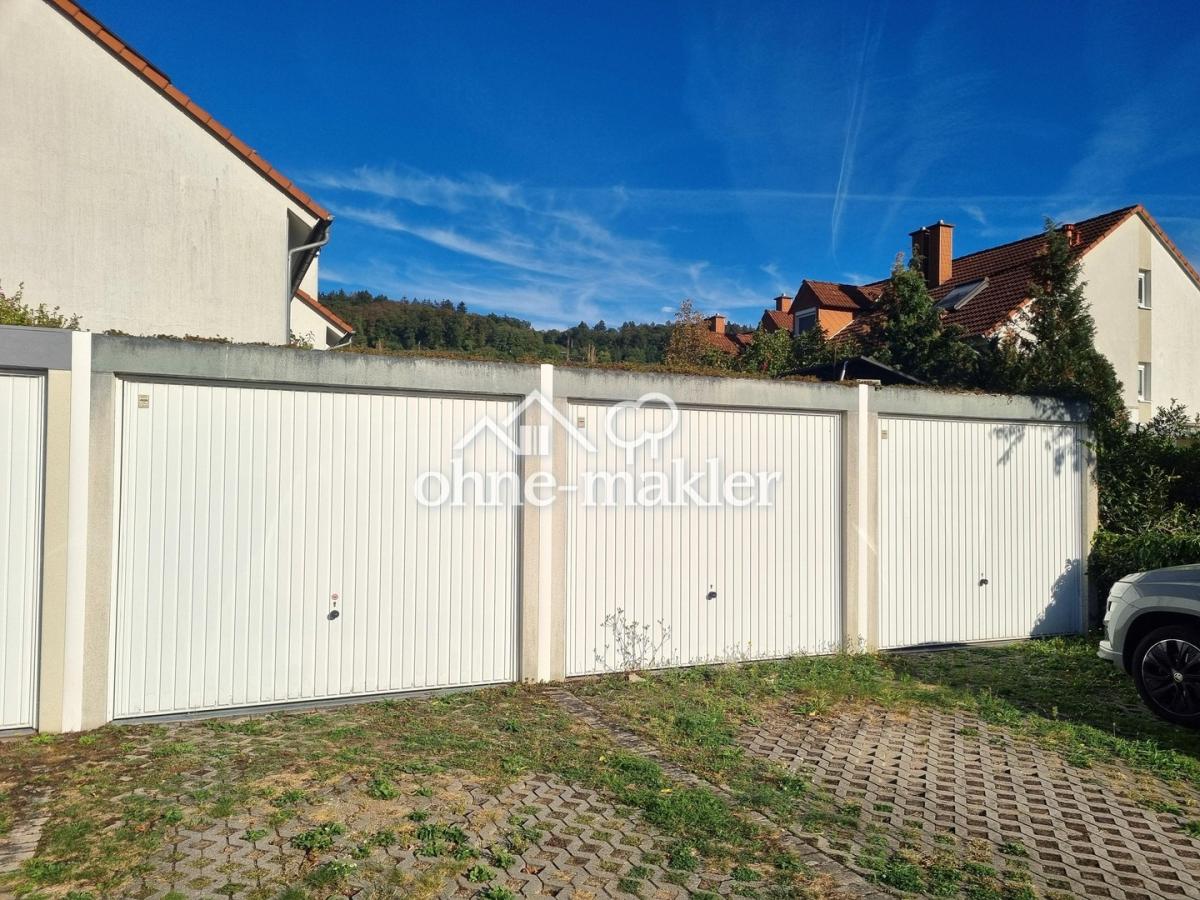 Garage mit Stellplatz