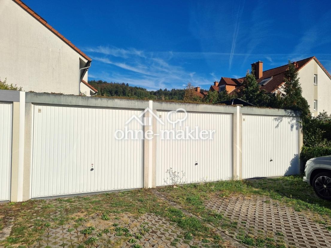 Garage mit Stellplatz