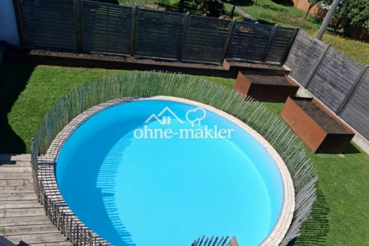 Garten mit Pool und Hochbeeten