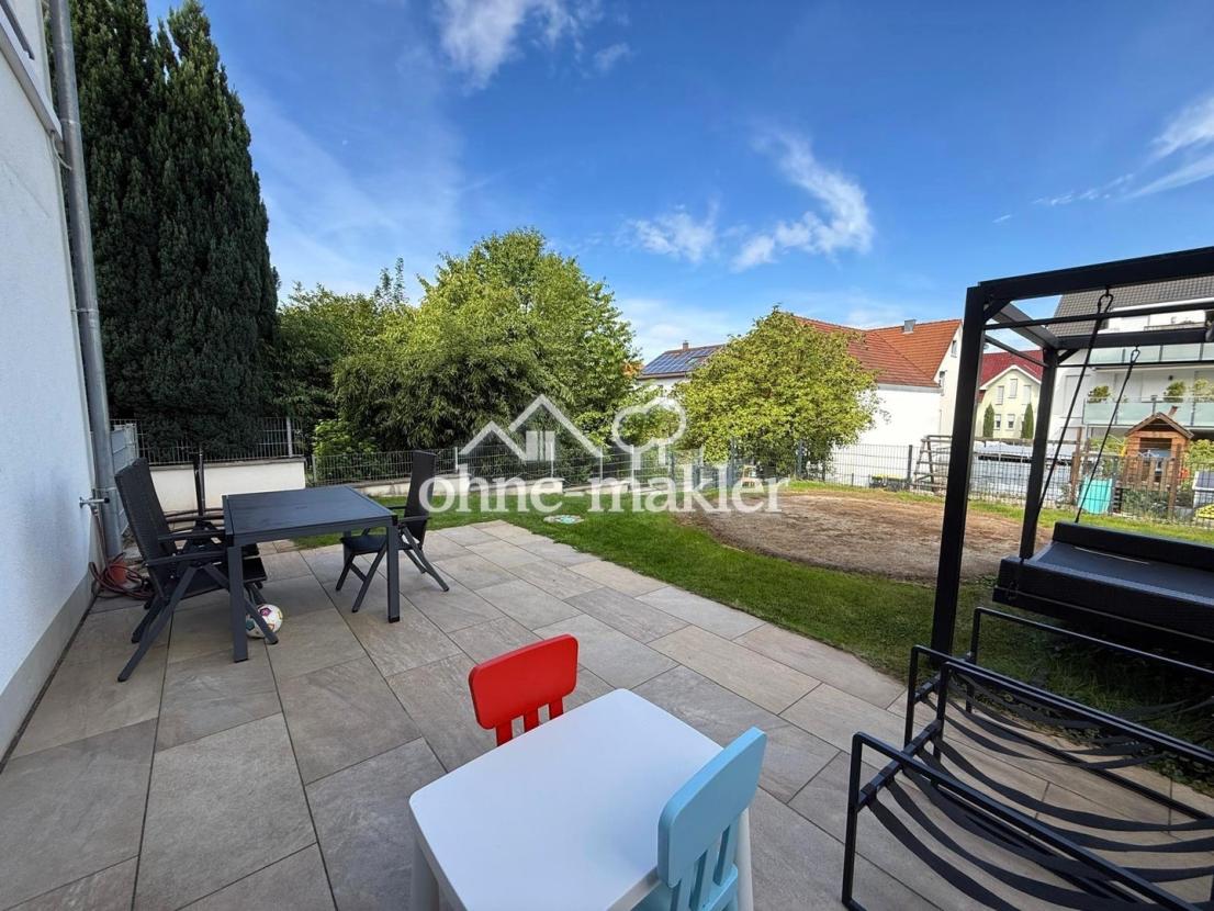 Terrasse und oberer Garten