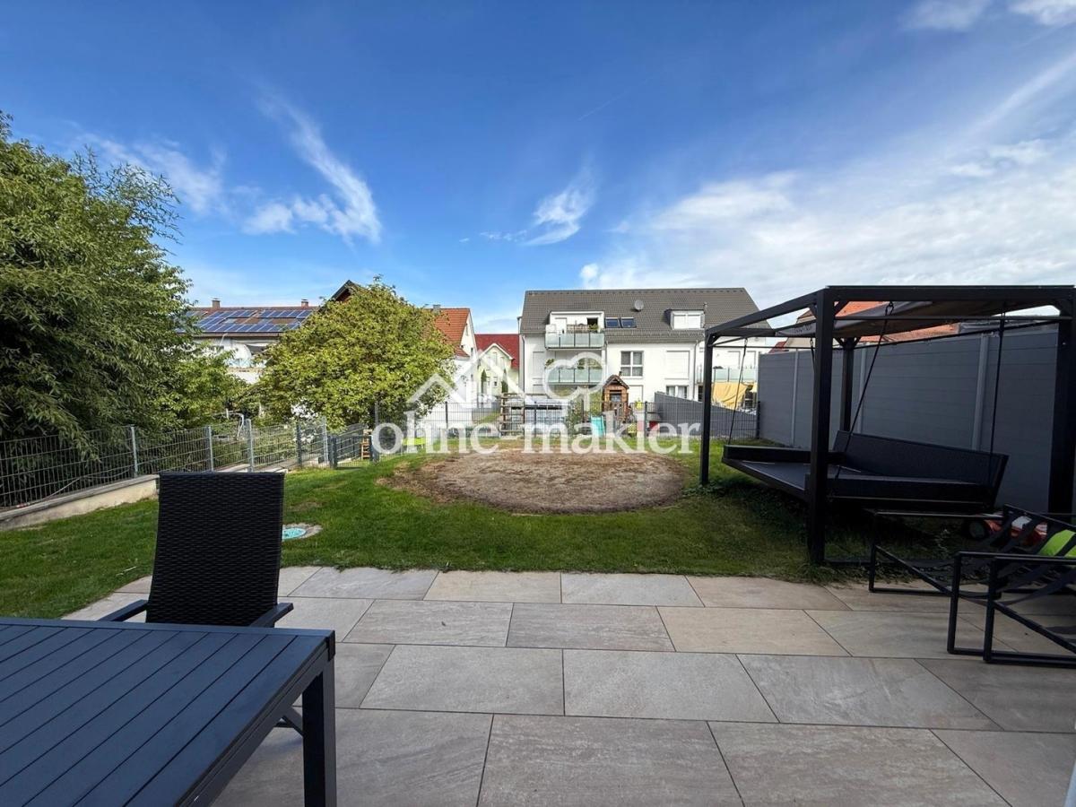 Terrasse und oberer Garten