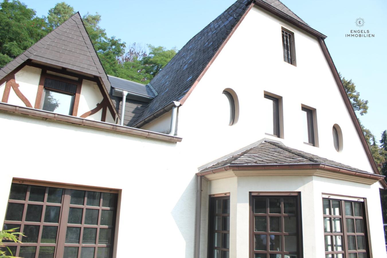 Gartenseite der Villa Ansicht von Sonenterrasse