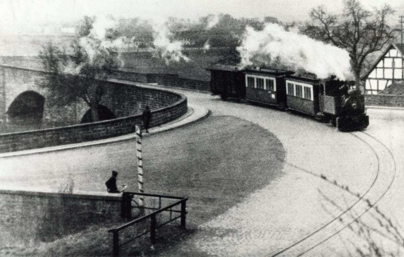 Bröltalbahn überquert die Sieg