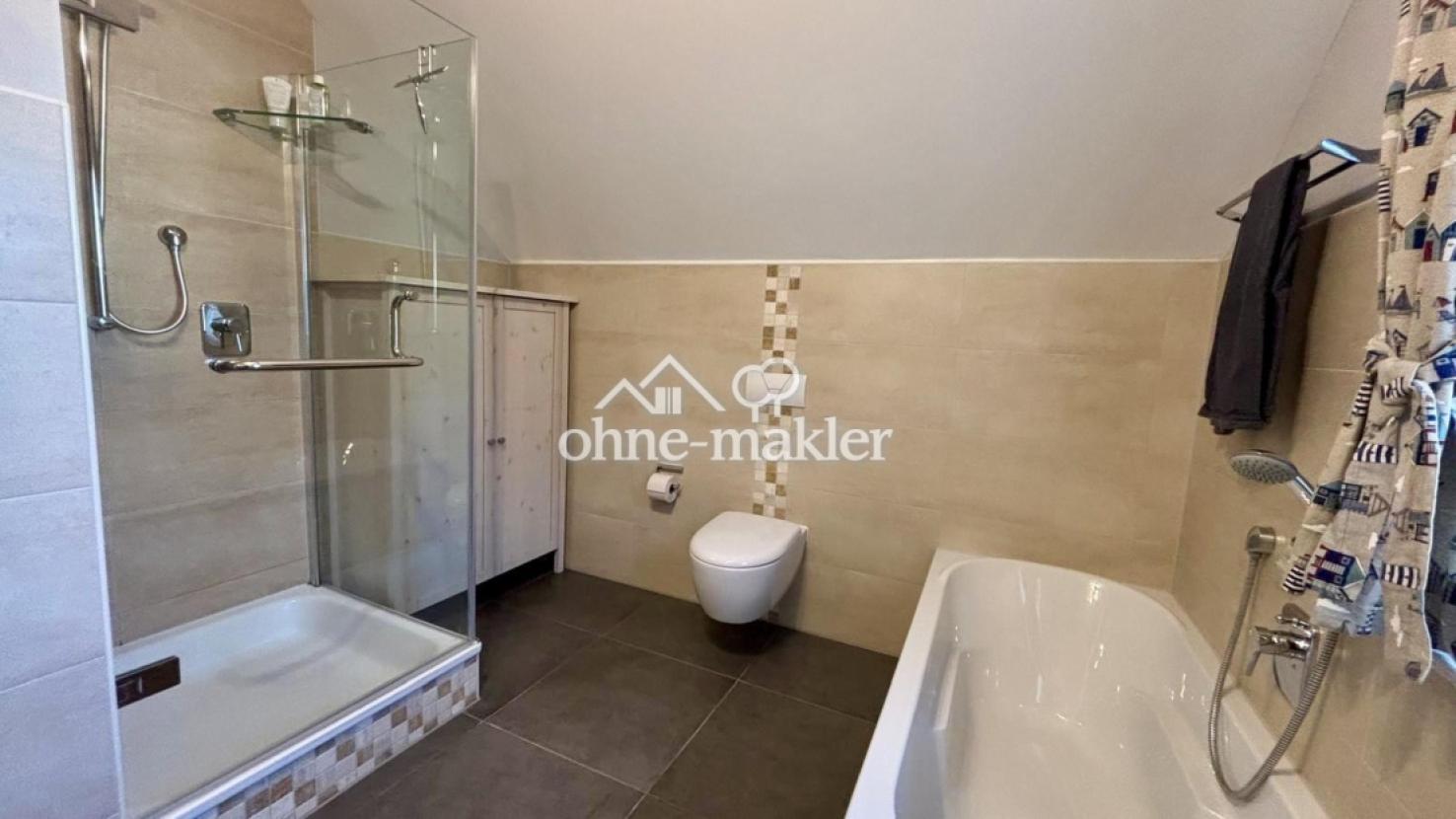 Bad mit WC und Dusche