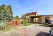 Einfahrt und Garage
