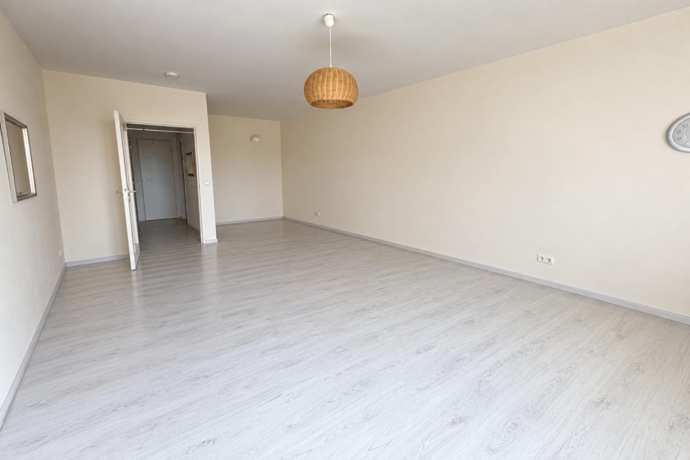 Wohnzimmer mit Schlafniesche
