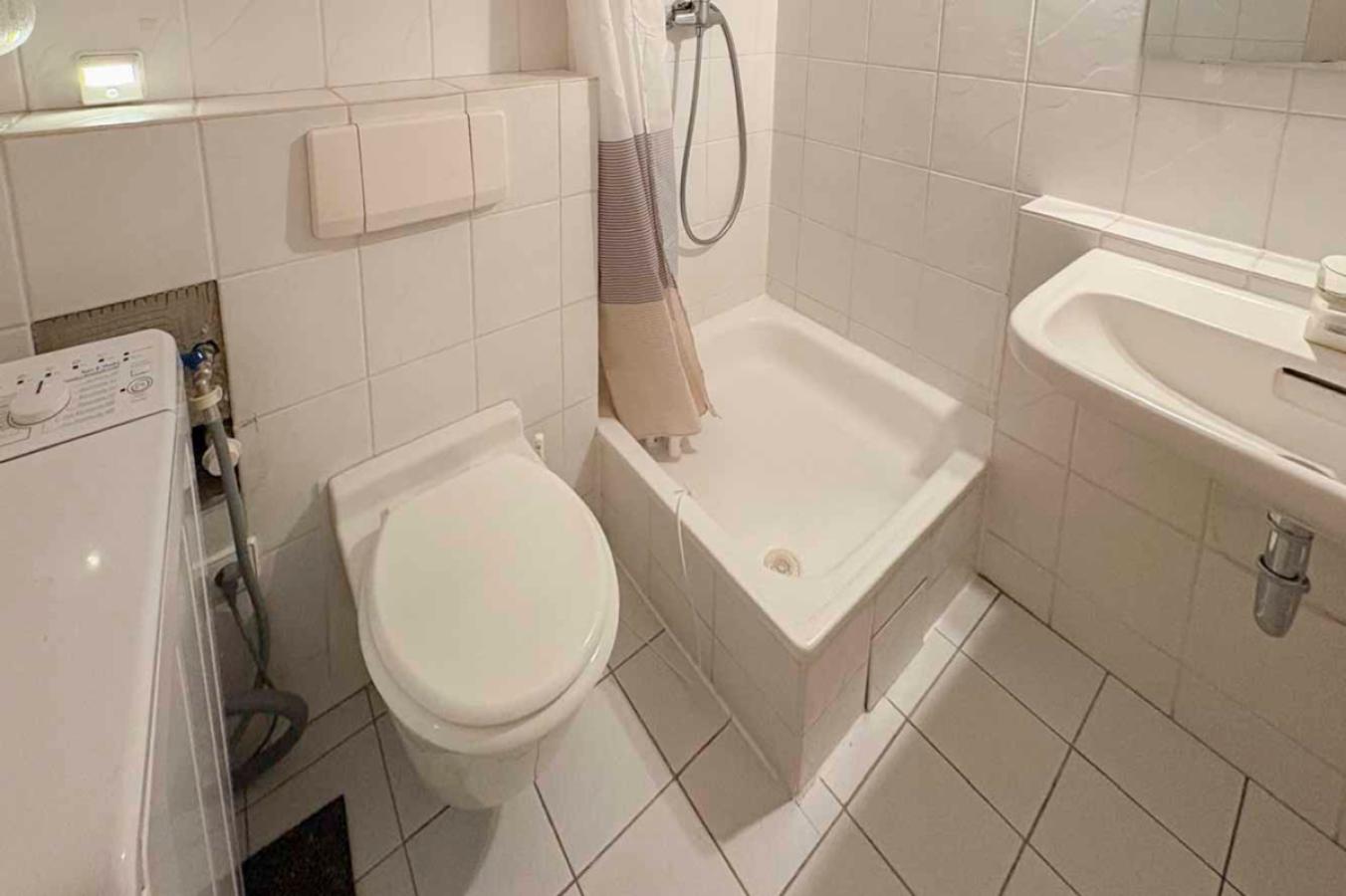 Badezimmer mit Dusche