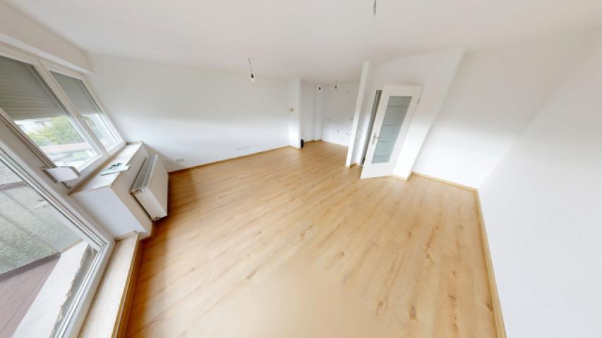Wohnzimmer mit Küchenbereich