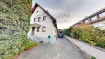 Frontaufnahme mit Garage