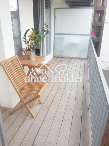 großer Balkon ...