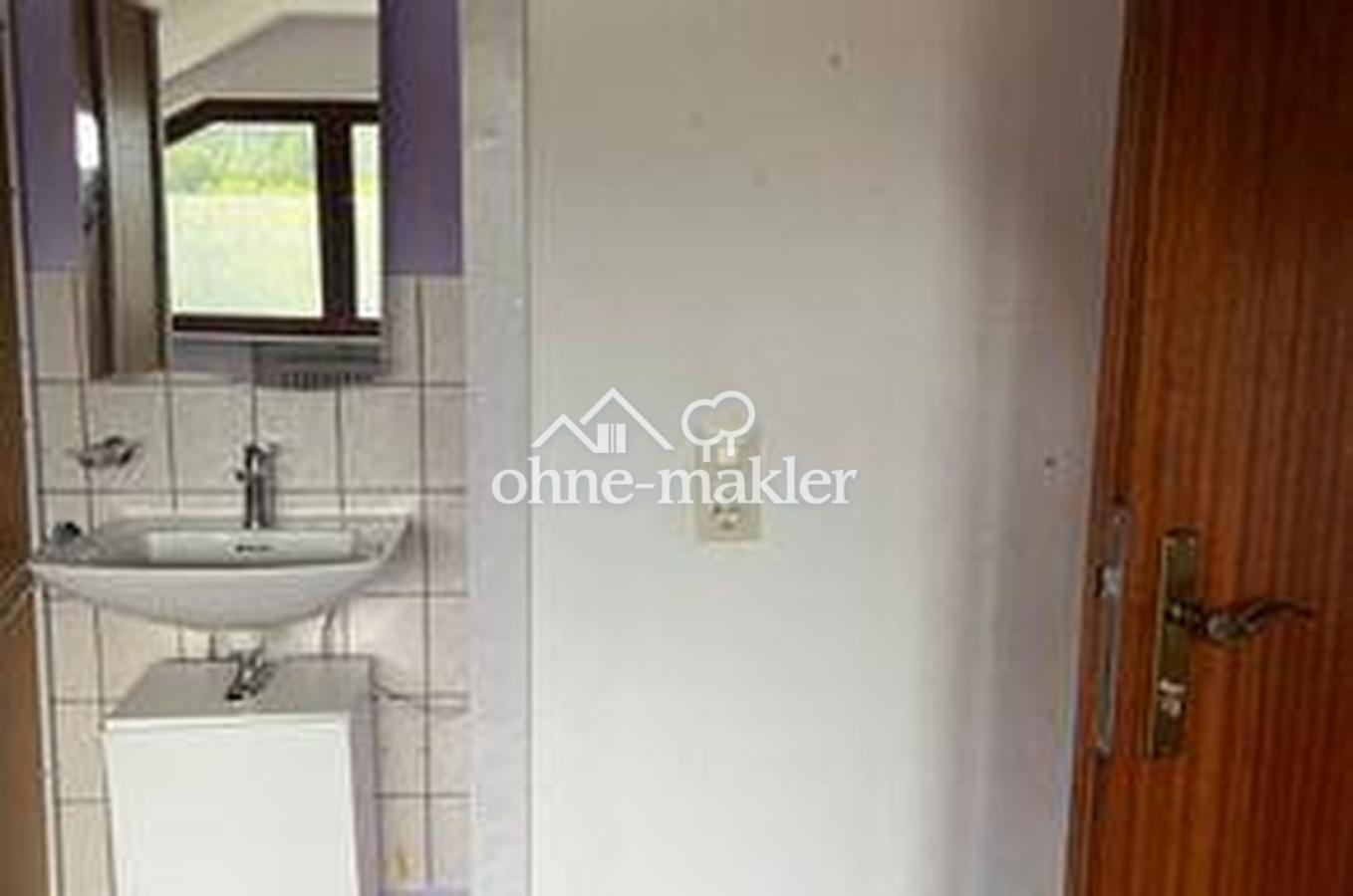 Zimmer mit Waschbecken OG