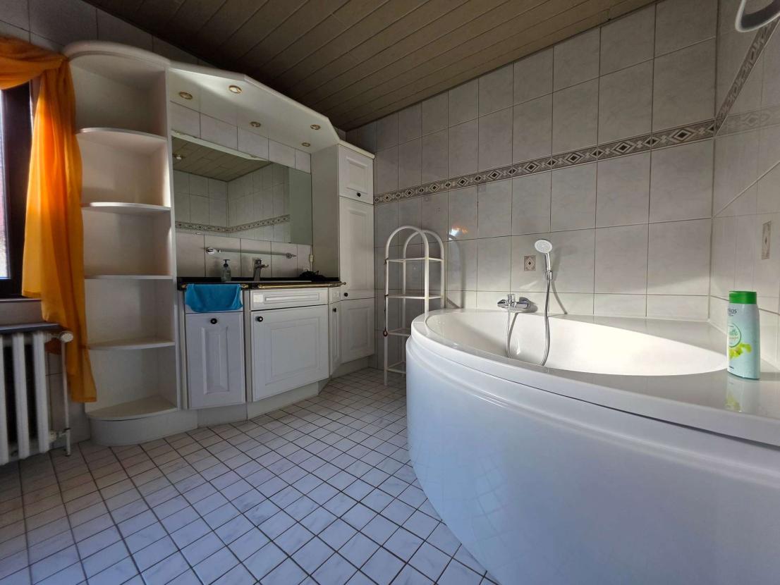 Neuwertiges Badezimmer