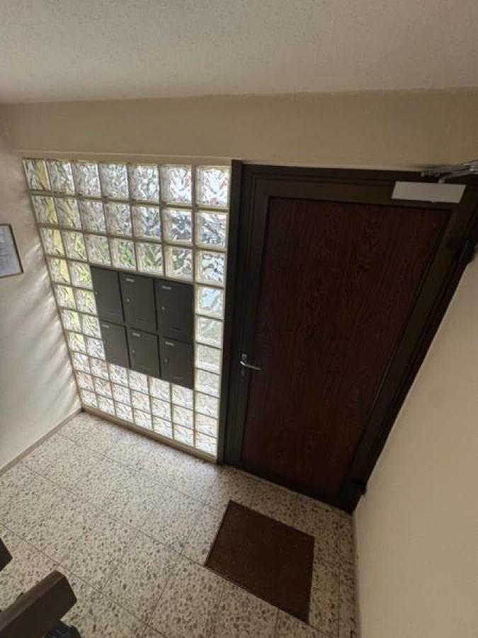 28 Hauseingang Treppenhaus