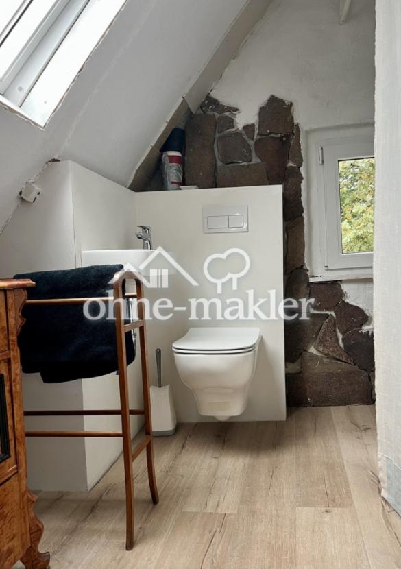 DG Toilette mit Waschbecken