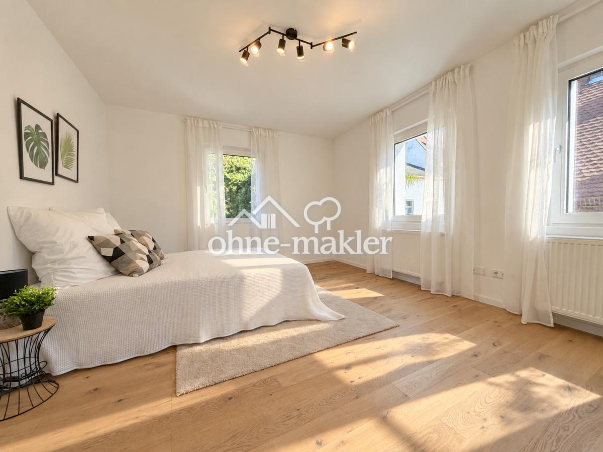 Schlafzimmer 1