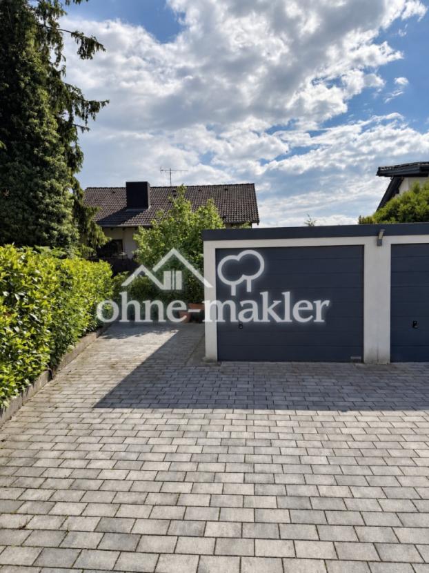 Stellplatz und Garage