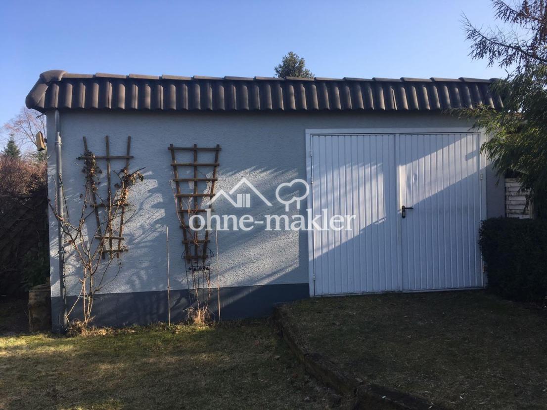 Doppelgarage vom Garten
