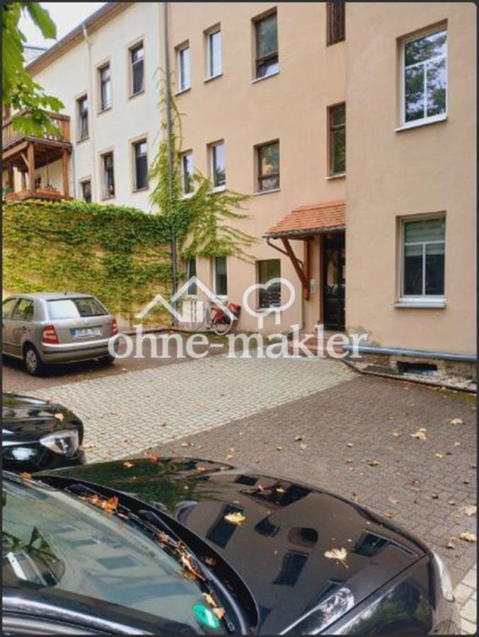 Hof mit Stellplätze