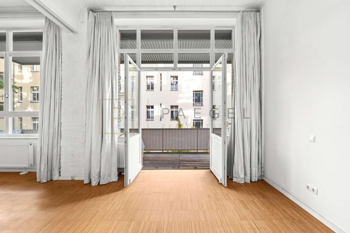 Schlafzimmer mit Zugang Balkon