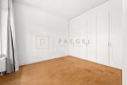 Schlafzimmer mit Einbauschrank
