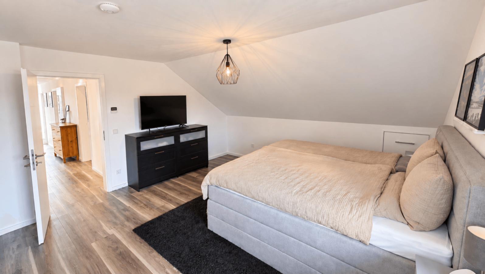 Schlafzimmer DG