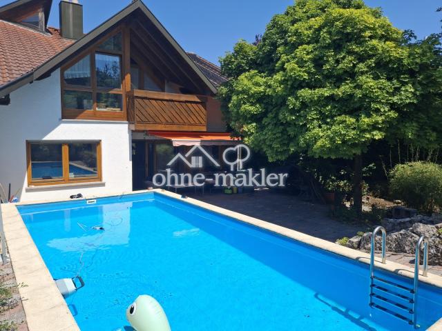 Gartenansicht mit Pool