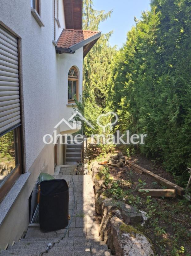 Kellerzugang seitlich am Haus