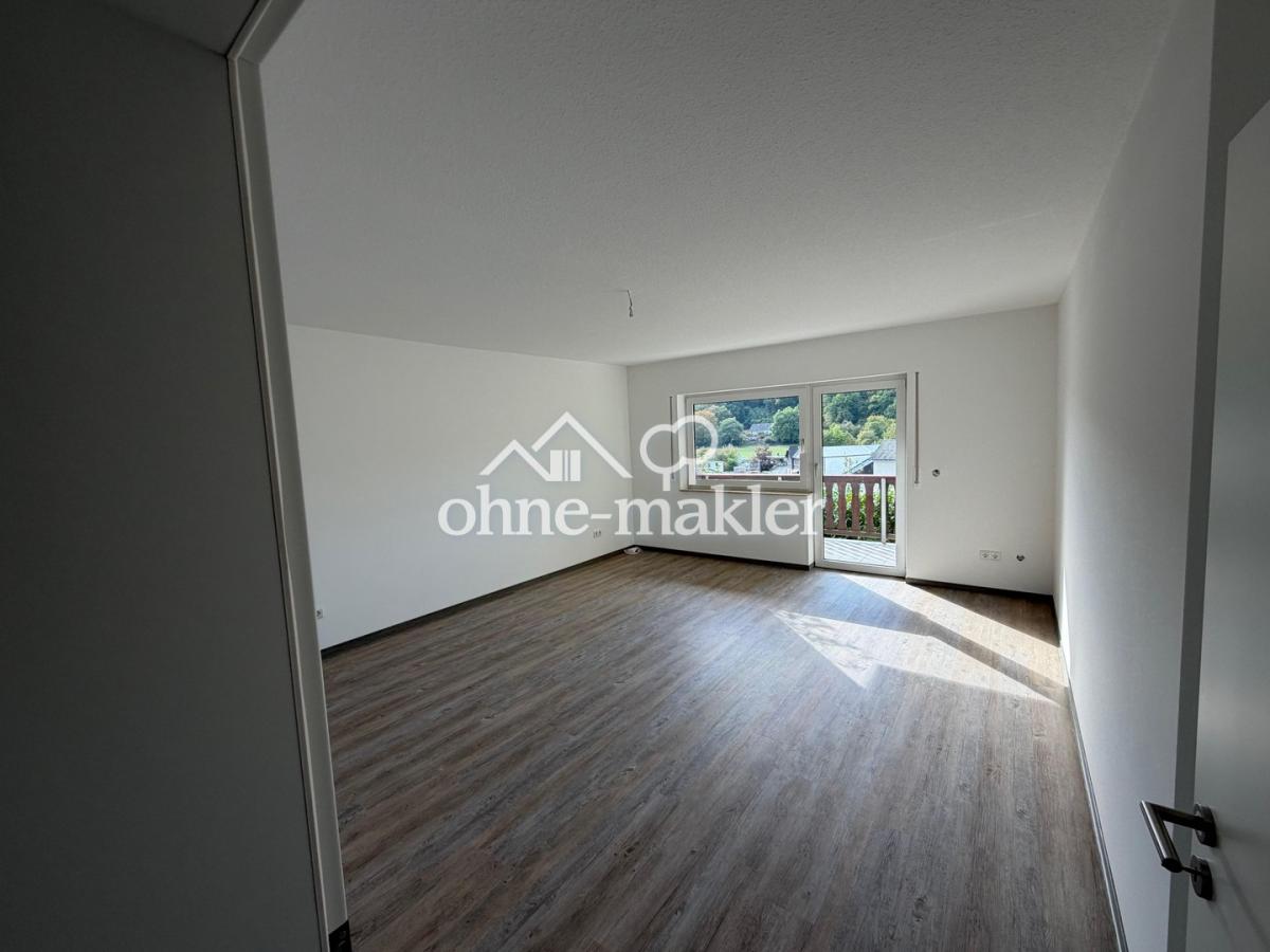 Wohn-/Esszimmer mit Balkon