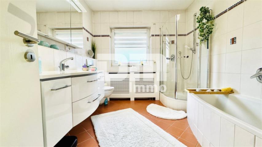 OG Bad / Wanne / Dusche