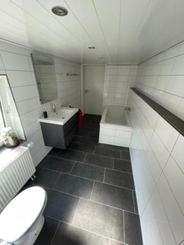 Bad mit Wanne (Haupthaus) EG