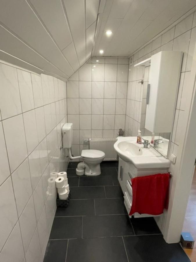 Bad mit Dusche (Haupthaus) DG