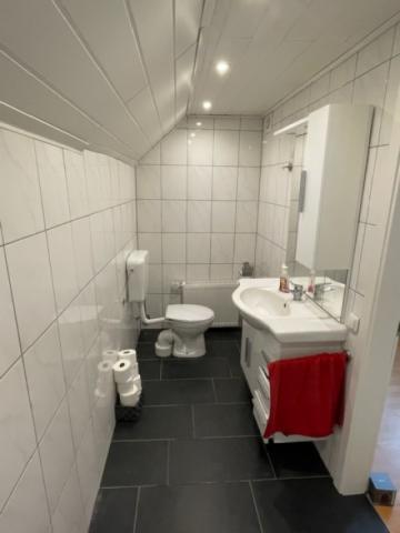 Bad mit Dusche (Haupthaus) DG