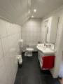 Bad mit Dusche (Haupthaus) DG