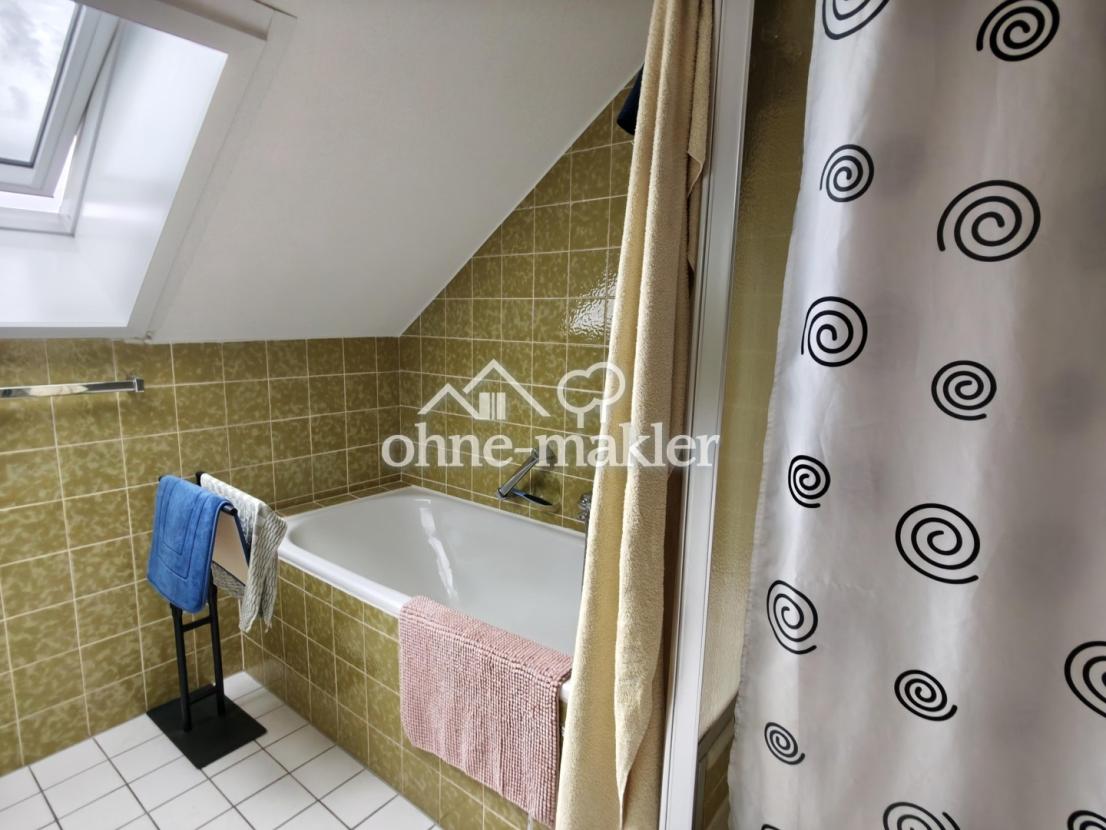 Badezimmer mit Badewanne