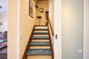Treppe ins OG mit Schiebetür verschließbar