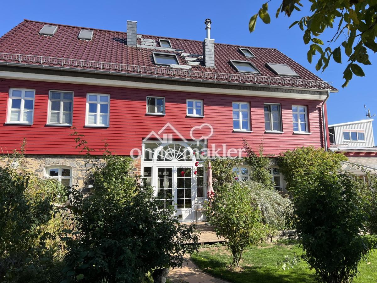Außenansicht mit Garten