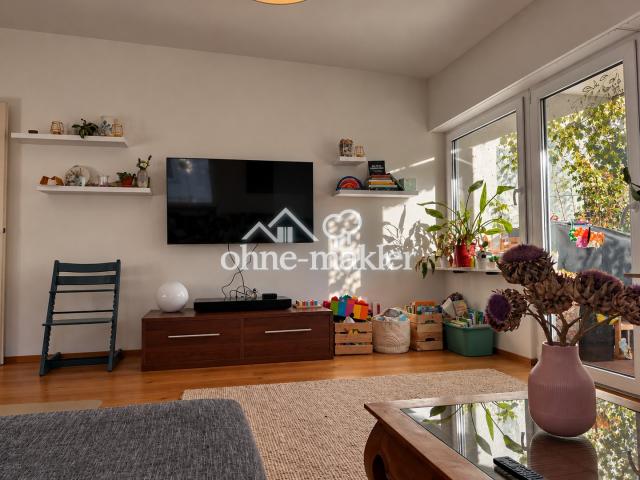 Wohnzimmer mit TV & Spielecke