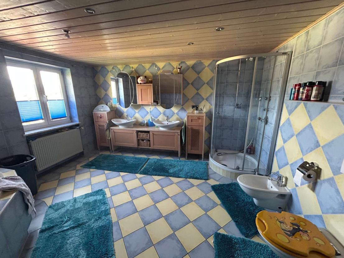 Hauptwohnung Badezimmer
