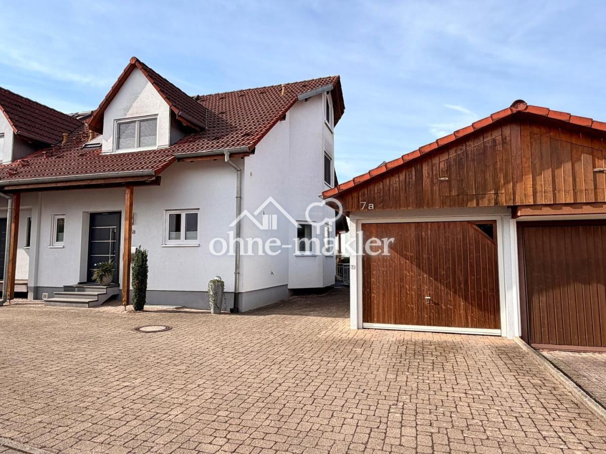 DHH mit Stellplatz und Garage