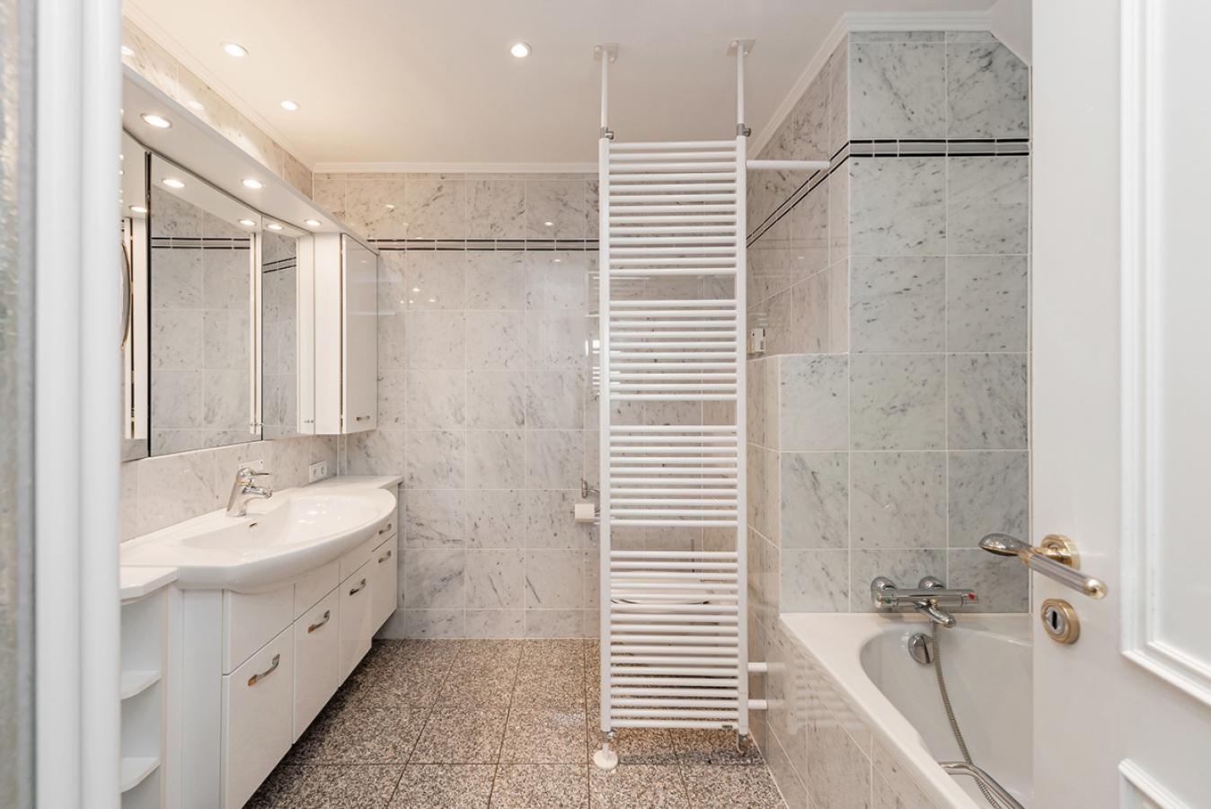 Badezimmer im Dachgeschoss