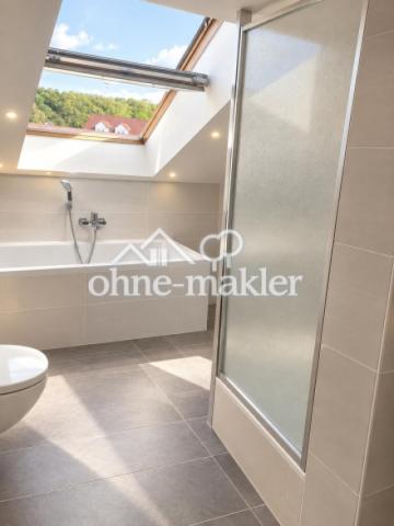 Badezimmer mit Badewanne KI