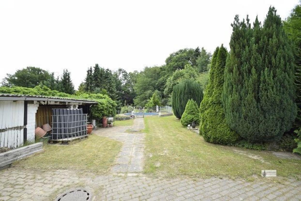Blick in die Tiefe des Gartens