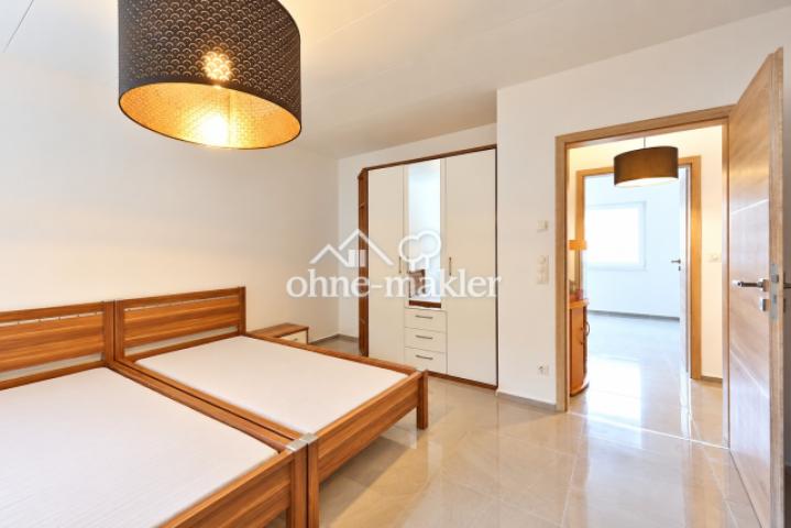 Schlafzimmer mit Einbauschrank