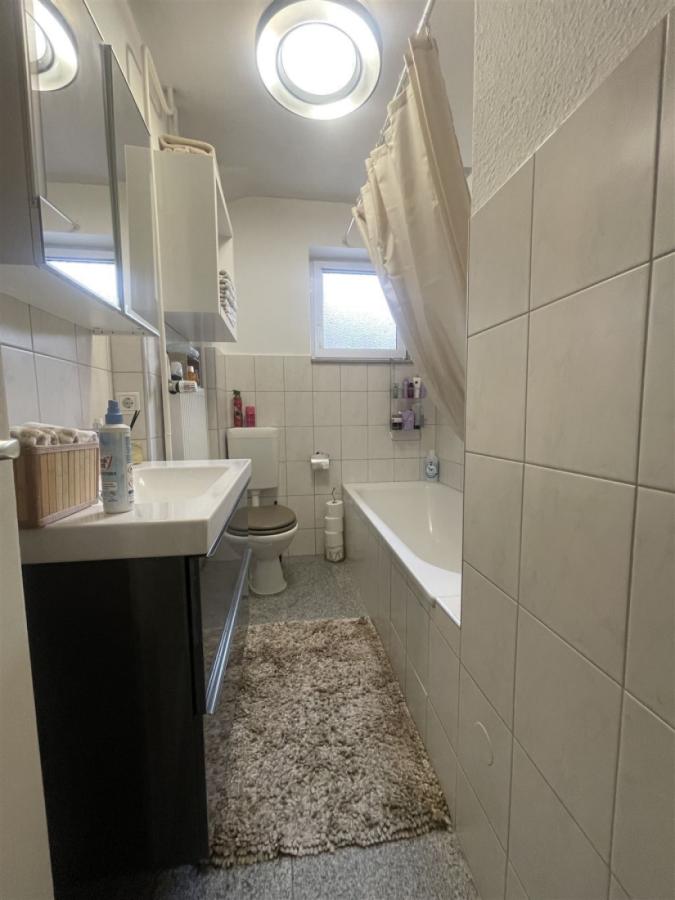 Tageslichtbad mit Badewanne inkl Dusche 